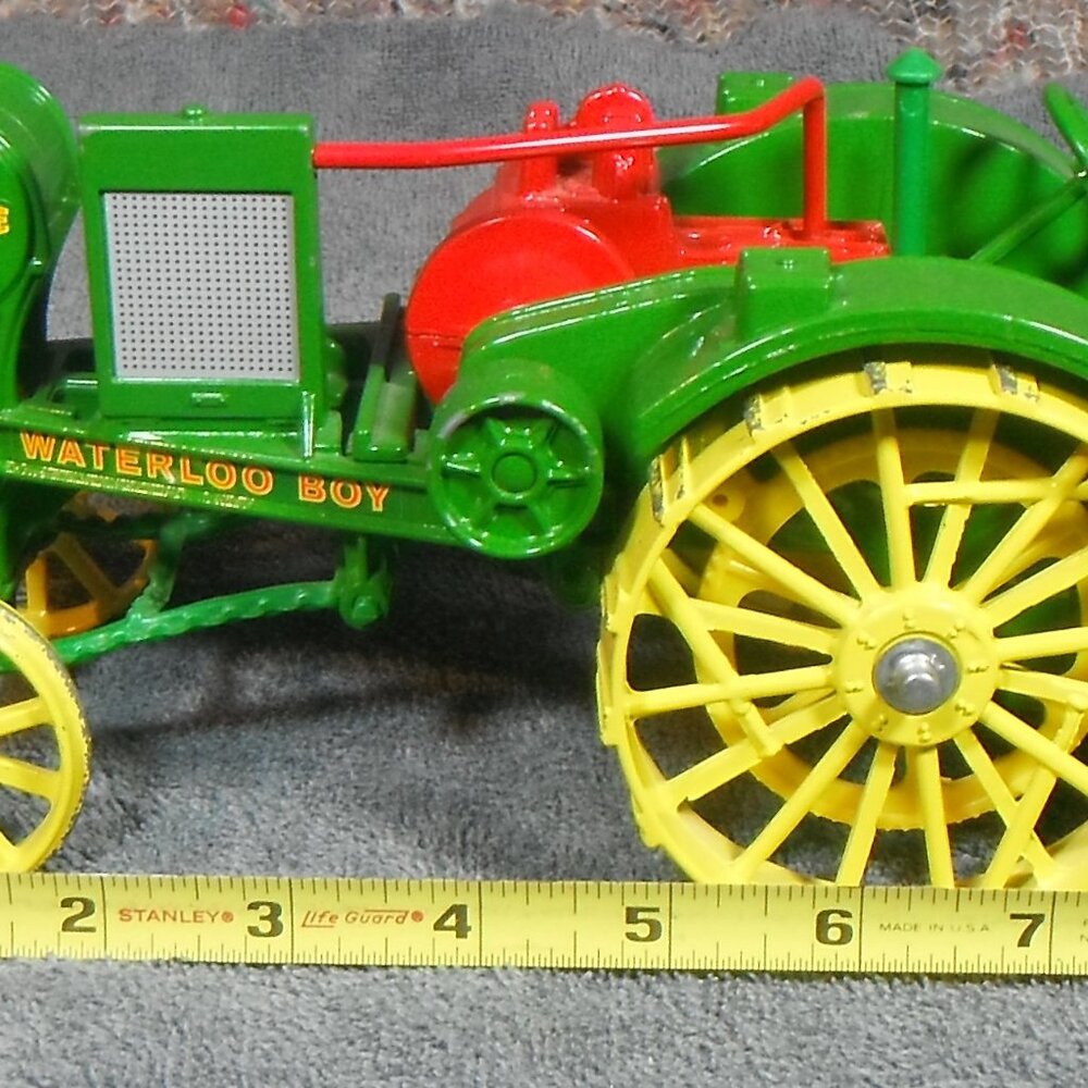 JOHN DEERE WATERLOO BOY TRACTOR BY ERTL 1/16 SCALE DIE-CAST METAL